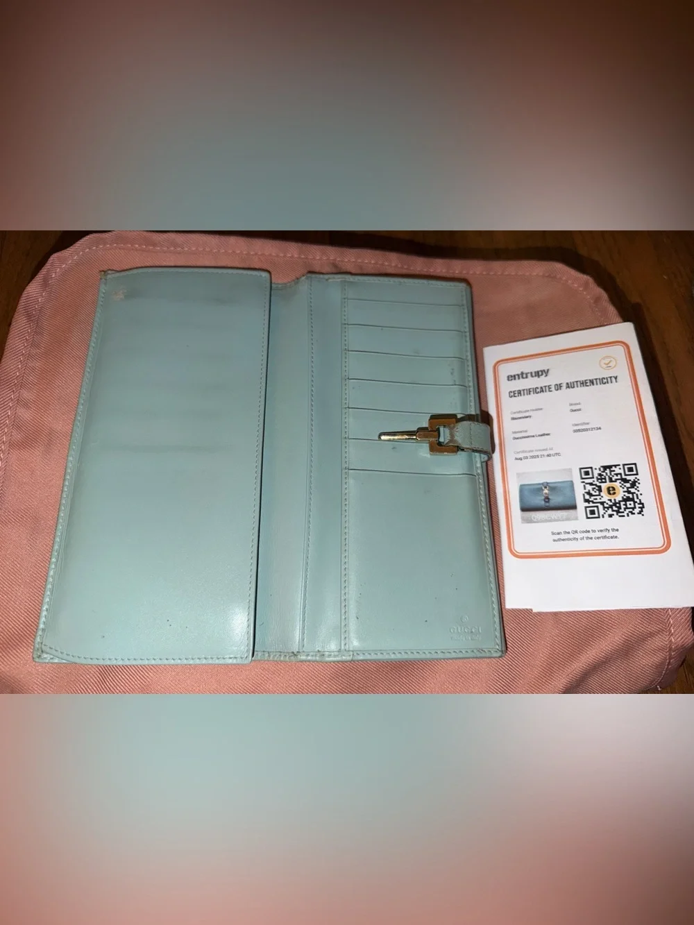 💜low start💜 Gucci Mint Leather Clutch with Gold-Tone Hardware - Picture 2 of 7